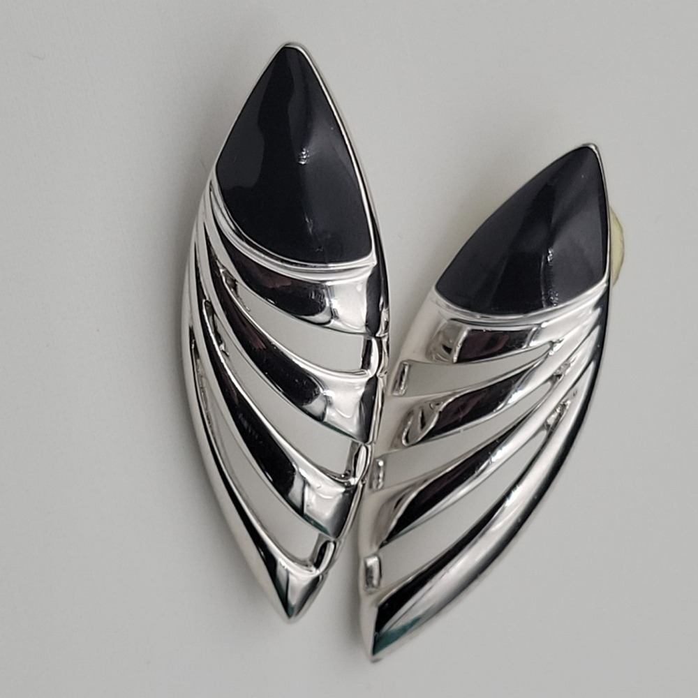 Vtg Trifari‎ Pierced Earrings Silver-Tone Black Enamel Leaf  Signed Modernist